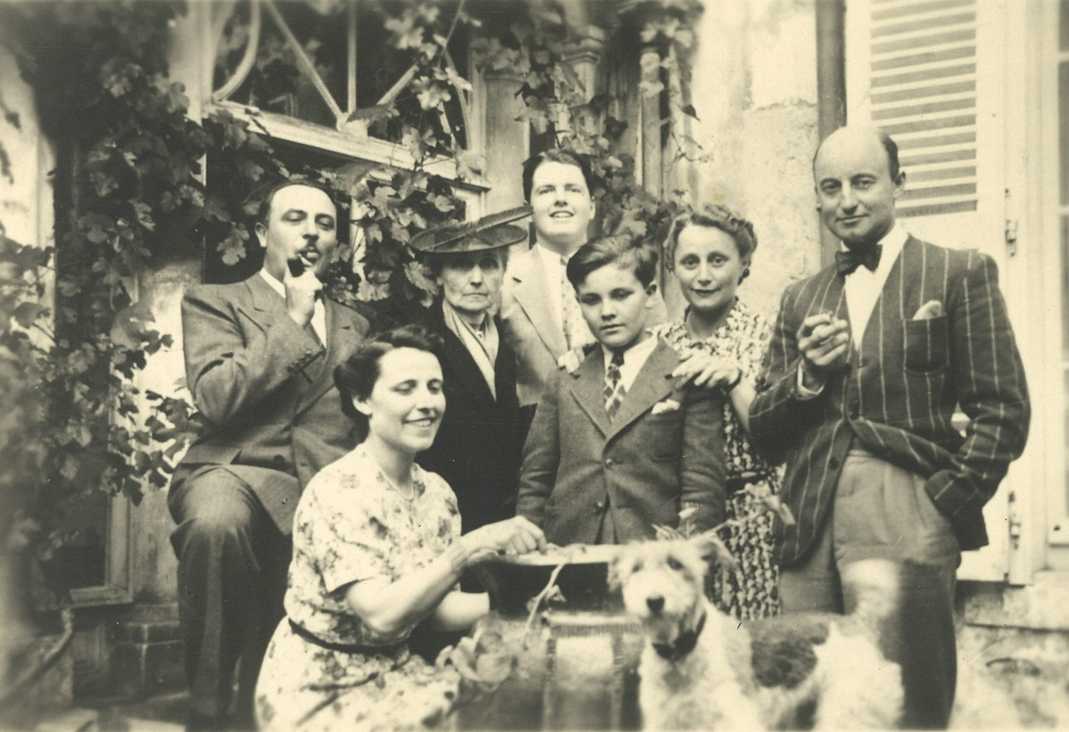 Godet-family-before-the-ware-scaled-e1752743790734